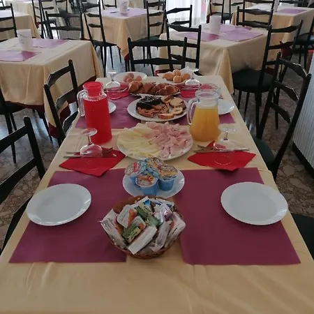 Hotell Nova Dhely 3*
