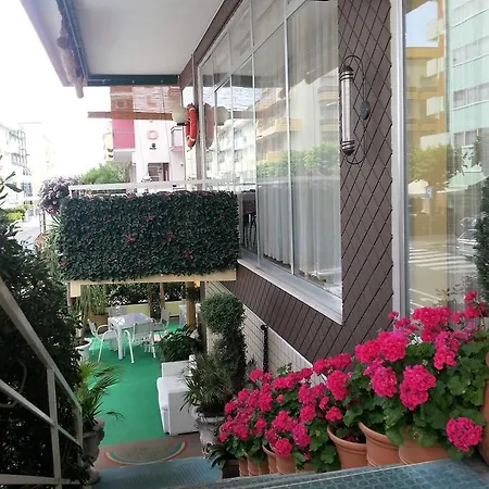 Hotell Nova Dhely 3*