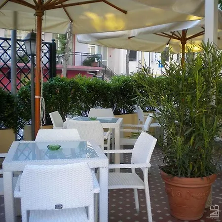 Hotell Nova Dhely 3*